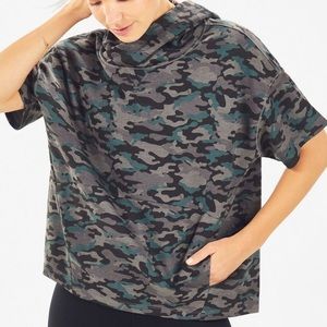 Fabletics Camo Hadley Hi-Low Relaxed Crop Hoodie M